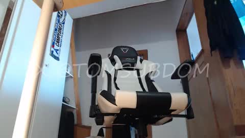 Snapshot of tomsubdom chatting on September 2025 03:46:01 PM Tomsubdom online show from September 2025 03:46:01 PM