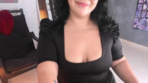 Snapshot of ton_amourrx chatting on January 2025 11:31:01 PM lady blue online show from January 2025 11:31:01 PM