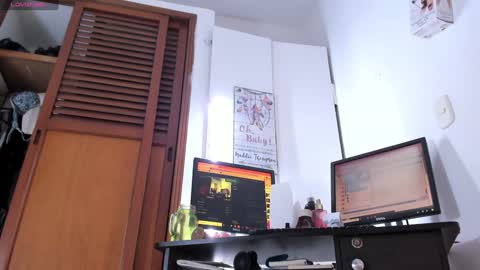 Snapshot of ton_amourrx chatting on January 2025 01:16:02 AM lady blue online show from January 2025 01:16:02 AM