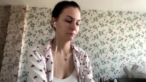 Selina online show from September 2025 04:03:01 AM