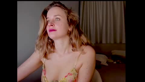 Snapshot of tony_and_alice chatting on December 2024 10:44:02 PM Tony and Alice online show from December 2024 10:44:02 PM