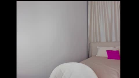 Snapshot of tony_and_alice chatting on December 2024 02:08:02 PM Tony and Alice online show from December 2024 02:08:02 PM