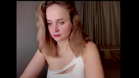 Snapshot of tony_and_alice chatting on January 2025 01:58:01 AM Tony and Alice online show from January 2025 01:58:01 AM