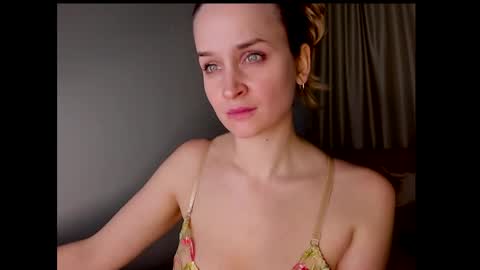 Snapshot of tony_and_alice chatting on January 2025 09:20:01 PM Tony and Alice online show from January 2025 09:20:01 PM