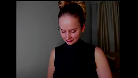 Snapshot of tony_and_alice chatting on February 2025 09:31:01 PM Tony and Alice online show from February 2025 09:31:01 PM