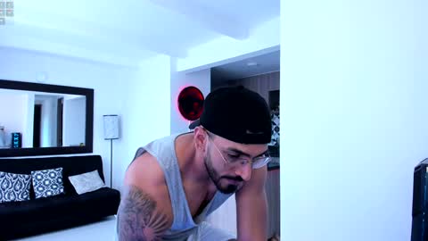 tony muscle1 online show from January 2025 10:02:01 PM