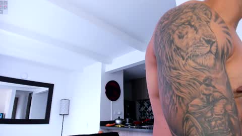 tony muscle1 online show from February 2025 10:00:01 PM