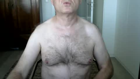 Snapshot of tooohard chatting on April 2026 02:13:02 PM Alex online show from April 2026 02:13:02 PM