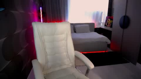 Snapshot of tori_blond chatting on July 2026 07:04:02 AM tori_blond online show from July 2026 07:04:02 AM
