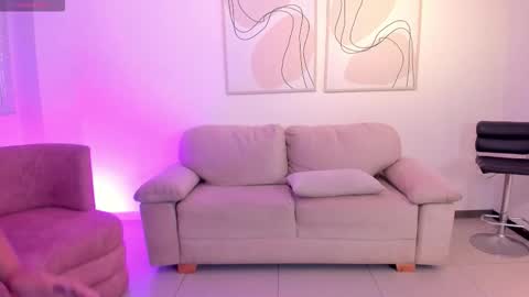 Tori Cross online show from October 2025 01:11:01 PM