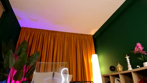 torri kitten online show from November 2025 05:21:01 AM