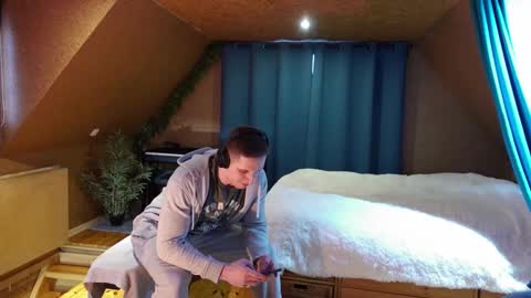 Paul online show from February 2025 01:53:02 PM