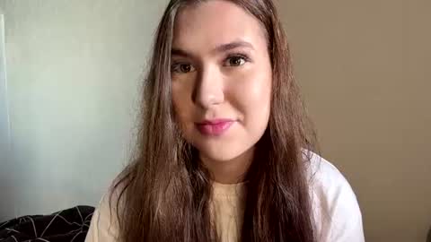 Snapshot of tracievanier chatting on August 2026 07:22:02 AM Thea online show from August 2026 07:22:02 AM