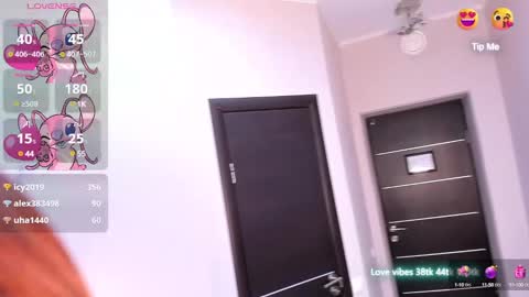 Snapshot of tracy_tay1or chatting on December 2024 03:53:01 AM Tracy GMT2 Mon 3 AM - 4 PM Tue 3 AM - 4 PM Wed 3 AM - 4 PM Thur 3 AM - 4 PM Fri 3 AM - 4 PM online show from December 2024 03:53:01 AM