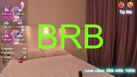 Snapshot of tracy_tay1or chatting on January 2025 03:58:02 AM Tracy GMT2 Mon 3 AM - 4 PM Tue 3 AM - 4 PM Wed 3 AM - 4 PM Thur 3 AM - 4 PM Fri 3 AM - 4 PM online show from January 2025 03:58:02 AM