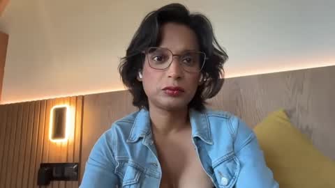 Snapshot of transient_flower chatting on May 2026 08:22:02 AM Flor Wilde online show from May 2026 08:22:02 AM