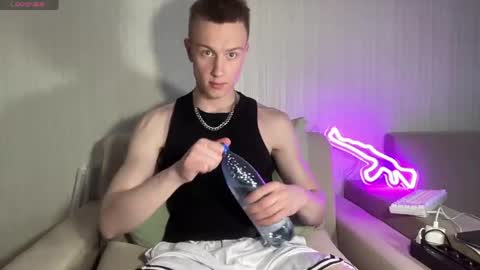 Snapshot of travis_gracile chatting on June 2026 09:26:01 AM Travis online show from June 2026 09:26:01 AM
