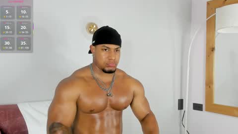 Snapshot of travis_lenox_ chatting on May 2026 01:33:01 AM Travis online show from May 2026 01:33:01 AM