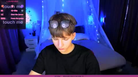 Travis online show from November 2025 09:13:02 PM