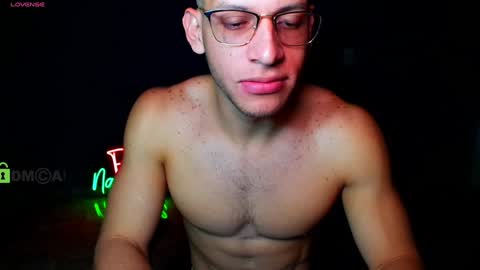 Snapshot of travisdiamonds chatting on December 2024 11:17:02 PM TRAVIS. online show from December 2024 11:17:02 PM