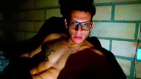 TRAVIS. online show from April 2026 04:30:02 AM