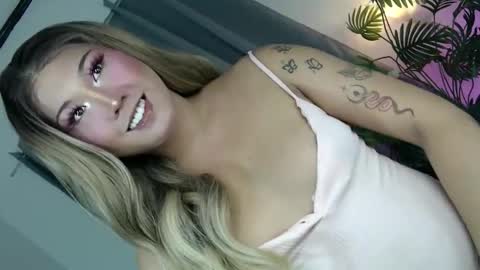 Snapshot of treatmelikeababe chatting on May 2026 09:27:02 AM YOUR SLUT online show from May 2026 09:27:02 AM
