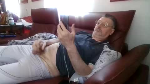 Snapshot of trebgeis1 chatting on April 2026 11:47:02 AM trebgeis1 online show from April 2026 11:47:02 AM