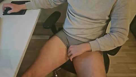 tree1989 online show from December 2024 07:59:02 PM