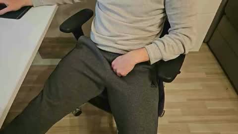 tree1989 online show from December 2024 07:54:01 PM