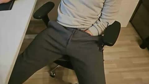 tree1989 online show from December 2024 11:28:01 PM