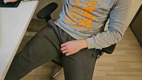 tree1989 online show from January 2025 08:10:01 PM