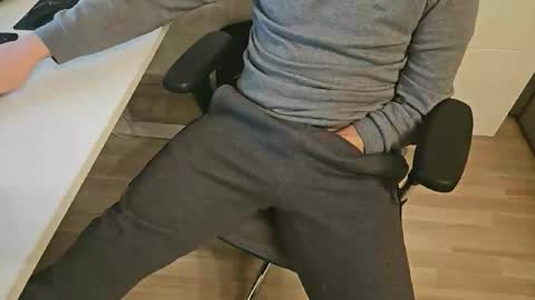 tree1989 online show from February 2025 09:04:01 PM