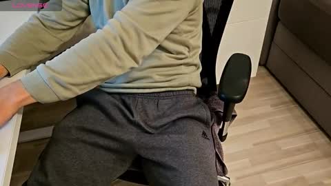 tree1989 online show from October 2025 06:06:01 PM