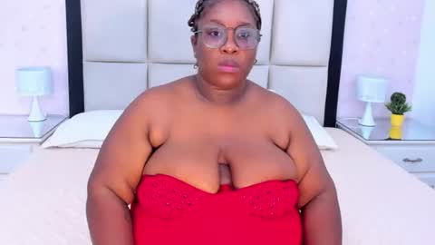 Snapshot of treisyvixen chatting on June 2026 05:12:01 AM Treisy Vixen big ass online show from June 2026 05:12:01 AM