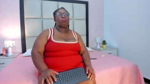 Snapshot of treisyvixen chatting on June 2026 03:12:02 AM Treisy Vixen big ass online show from June 2026 03:12:02 AM