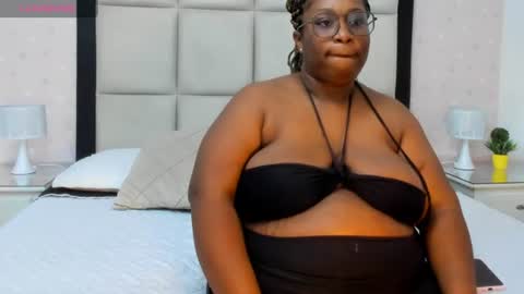 Snapshot of treisyvixen chatting on June 2026 04:24:02 AM Treisy Vixen big ass online show from June 2026 04:24:02 AM