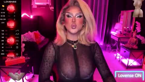 Jade online show from September 2025 12:32:02 PM