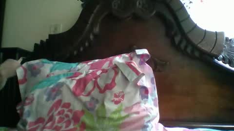 triana_bell online show from November 2025 06:33:02 PM