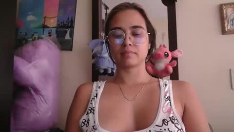 triana_bell online show from April 2026 07:07:02 PM