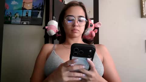 triana_bell online show from June 2026 05:13:02 PM