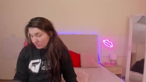 Mia online show from January 2026 06:28:02 AM