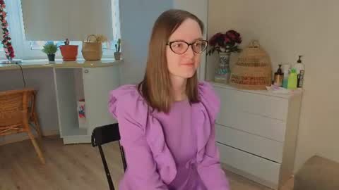 Snapshot of trishdelafontaine chatting on June 2026 04:34:01 AM Viola online show from June 2026 04:34:01 AM