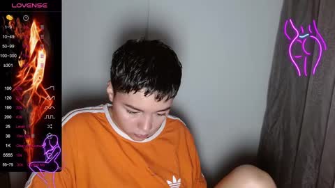 Snapshot of trixie_tangg chatting on February 2025 02:39:01 AM Kitty online show from February 2025 02:39:01 AM