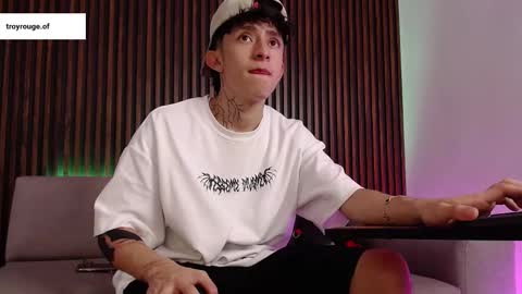 Troy online show from September 2025 07:27:02 PM