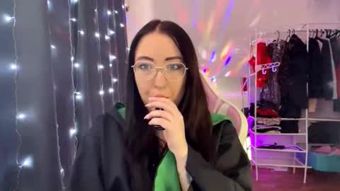 Amelia online show from October 2025 11:11:01 AM