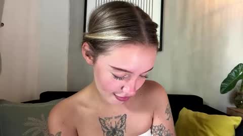 Mia online show from February 2026 05:06:01 AM