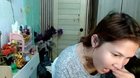 SHENA  online show from November 2025 04:13:02 PM