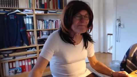 Snapshot of tubaist chatting on March 2025 03:05:02 PM FINN but call me NANNA online show from March 2025 03:05:02 PM