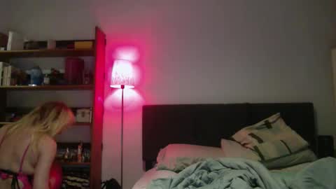 Tvickyviktoria online show from March 2026 12:28:01 AM