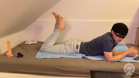 Snapshot of tw1nk1 chatting on October 2025 10:18:02 PM Twink Boy online show from October 2025 10:18:02 PM